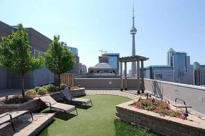 Toronto Luxury Accommodations - University Plaza Exterior photo