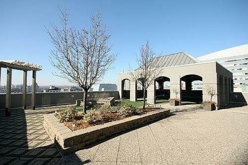 Toronto Luxury Accommodations - University Plaza Exterior photo